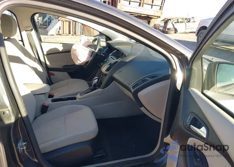 2015 Ford Focus Se z USA, uszkodzony, nr VIN 1FADP3F23FL239305